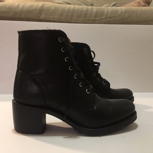 Frye Sabrina GH Lace up Short Women's Booties  8.5